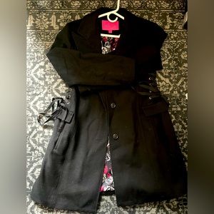 Womens coat, unworn fits very well, and body,looks very nice!